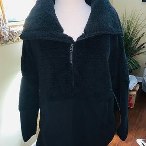 North Face 1/2 zip pull over black
